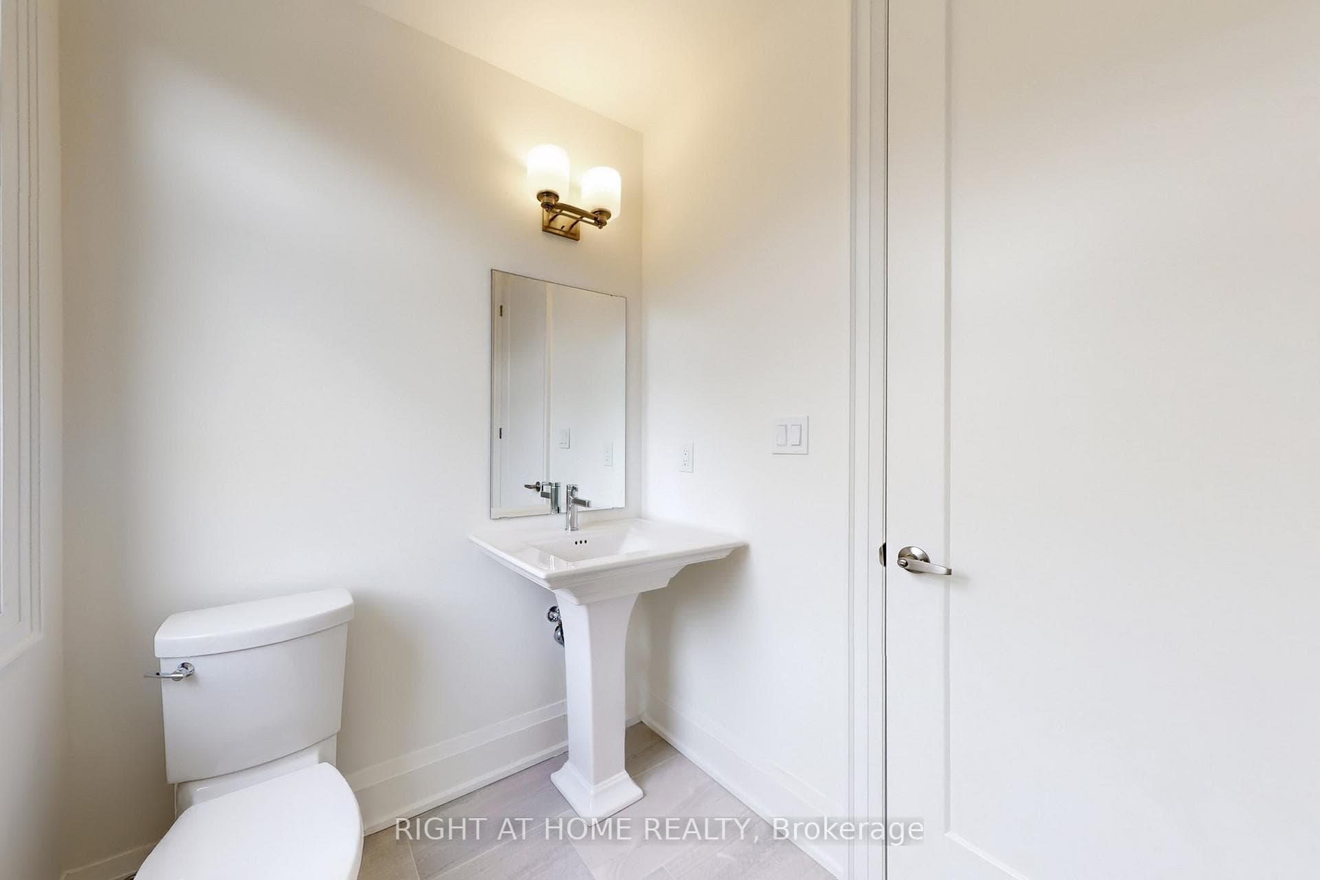 3300 Taha Gardens photo 23