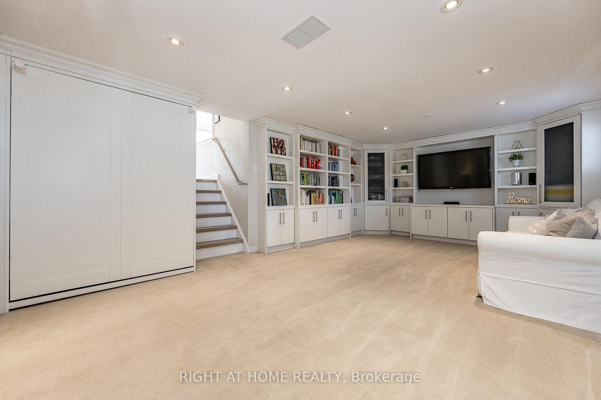 1600 Hobbs Crescent photo 24