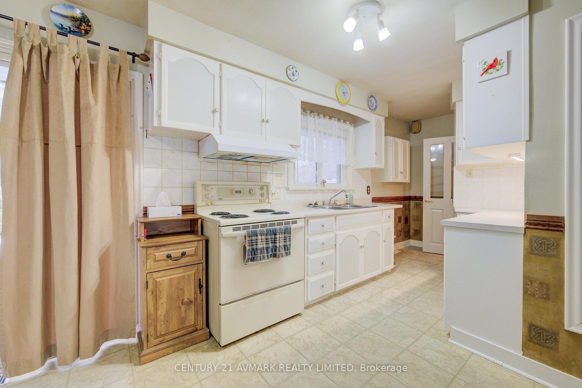 621 Carlton Street photo 12