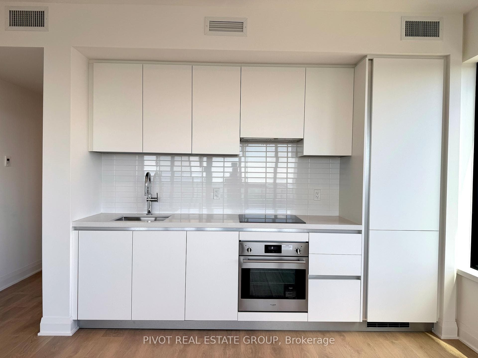 2 Erskine Road Unit 3502 photo 8