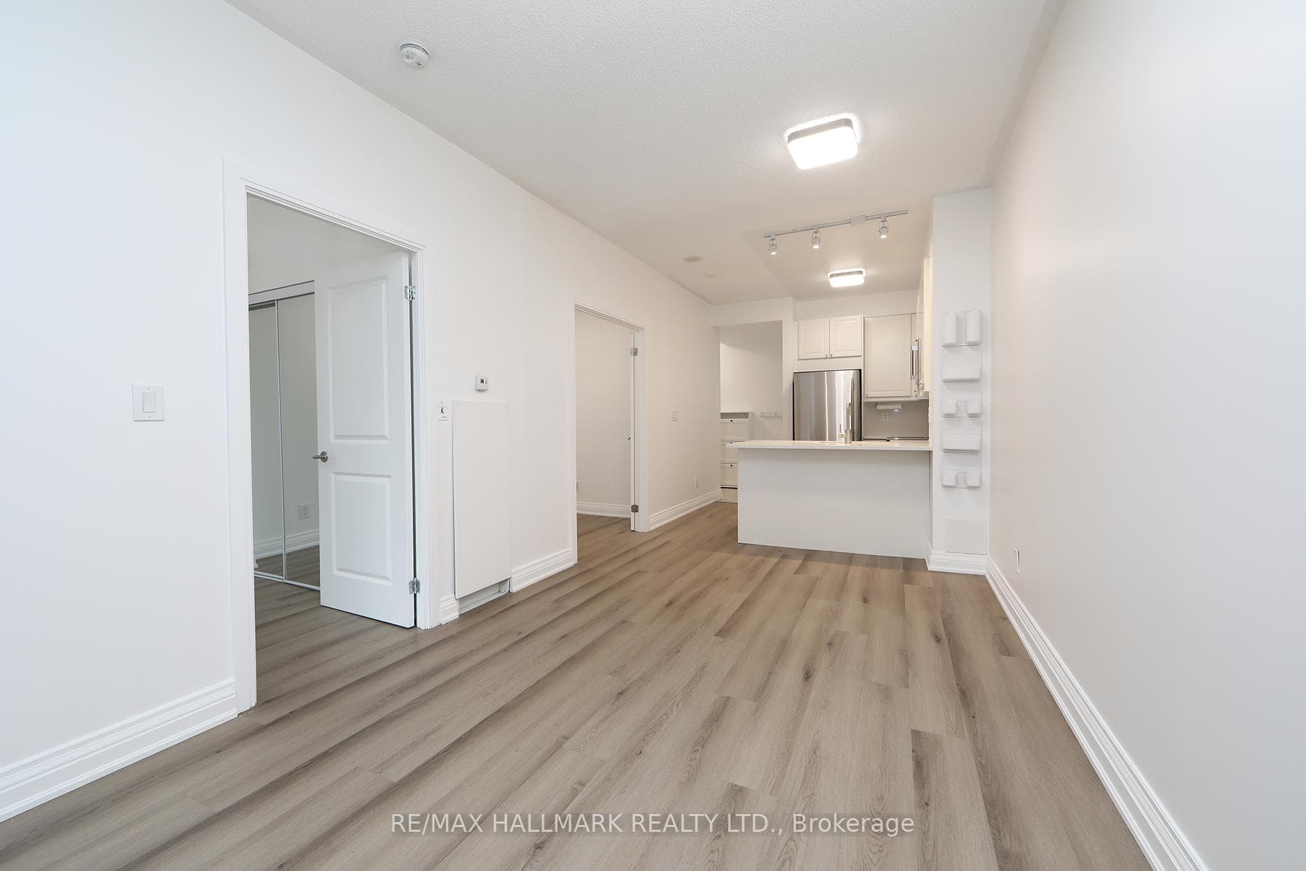 18 Yorkville Avenue Unit 214 photo 13