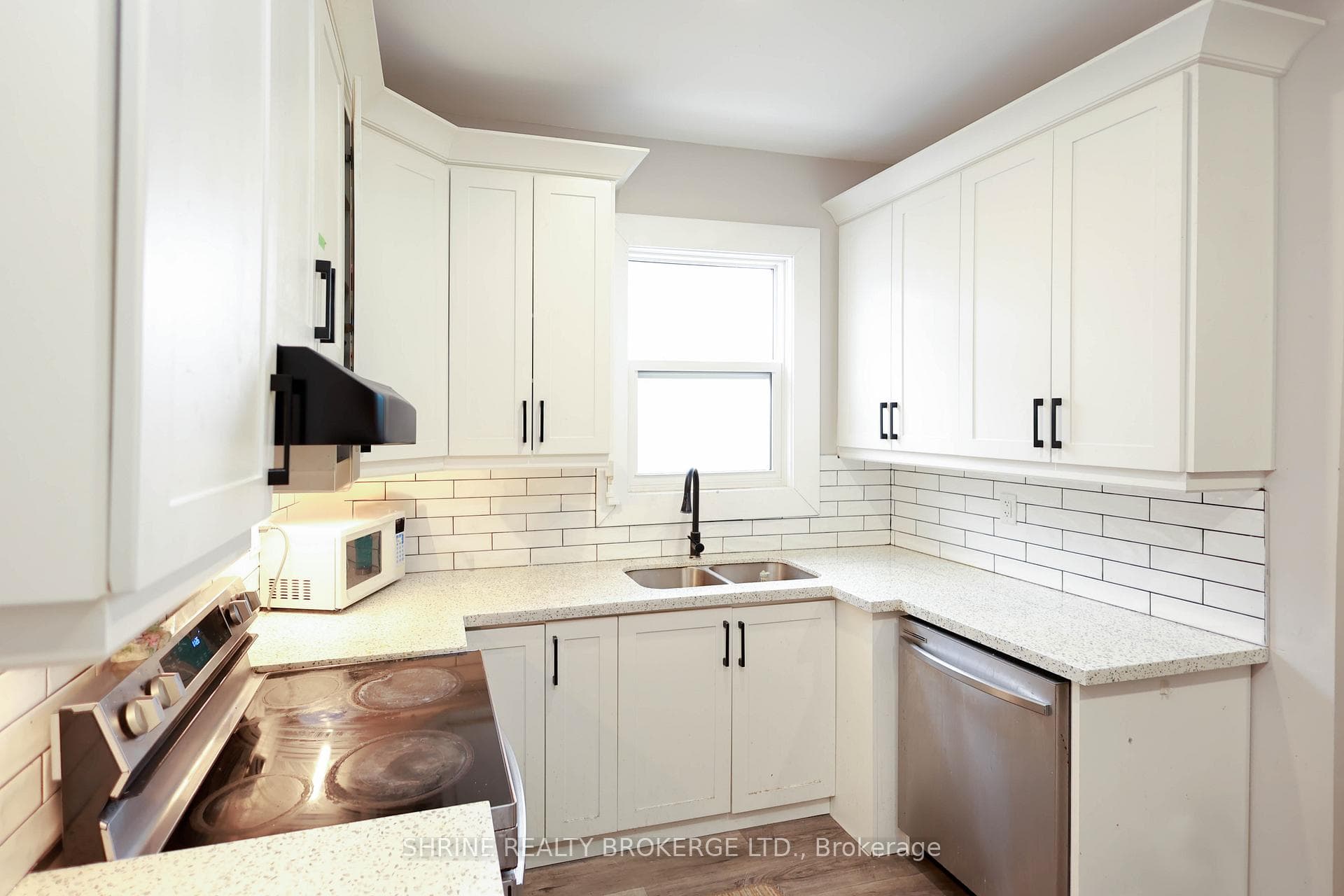 480 Quebec Street photo 18
