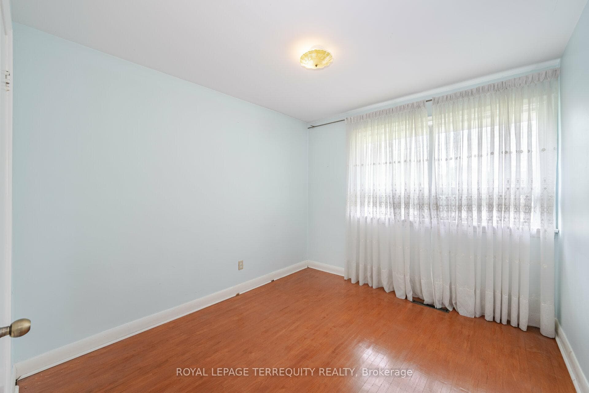 214 Dixon Road photo 13