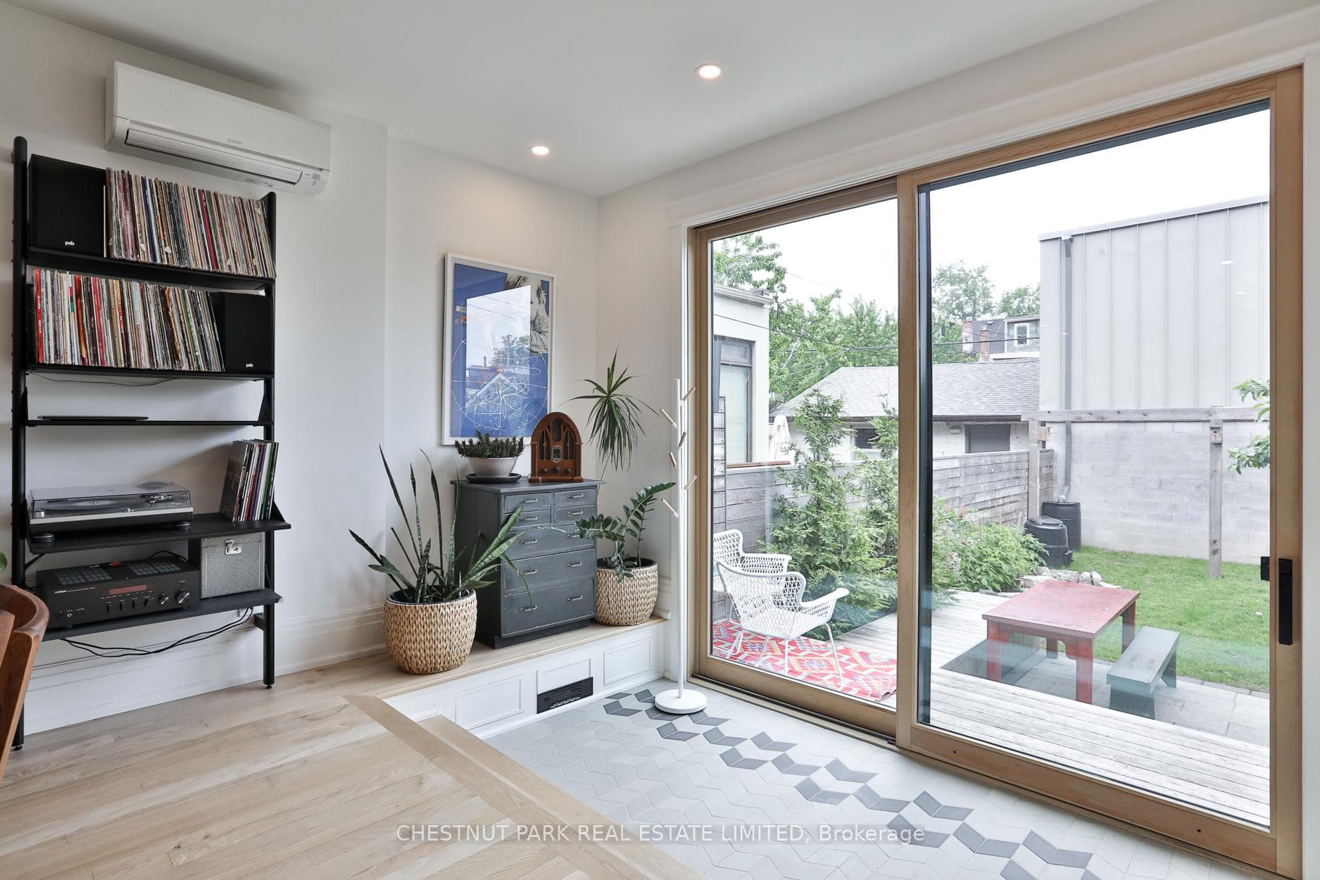 329 Crawford Street photo 9