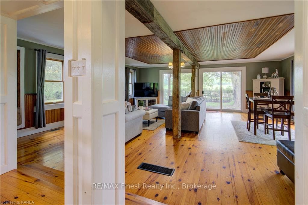 4895 WALLACE Road photo 25