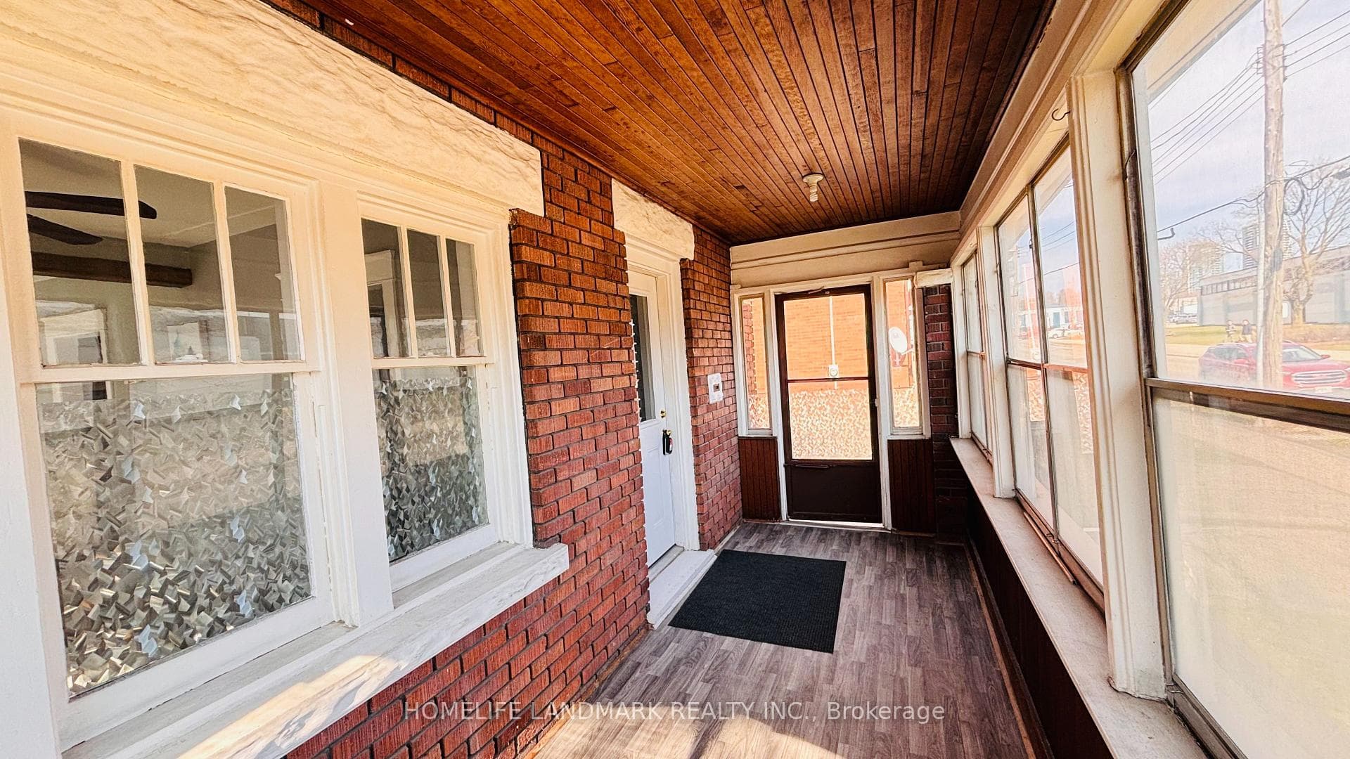 138 GLASGOW Street photo 7