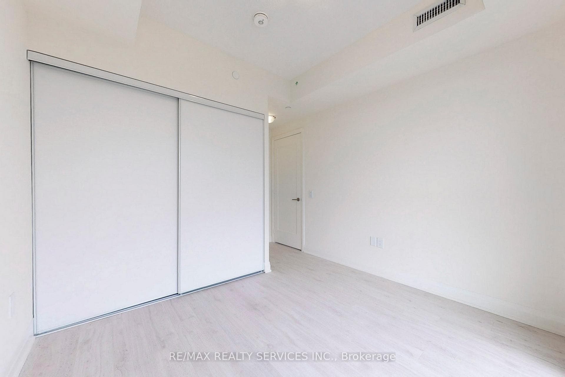 509 Dundas Street Unit 611 photo 22