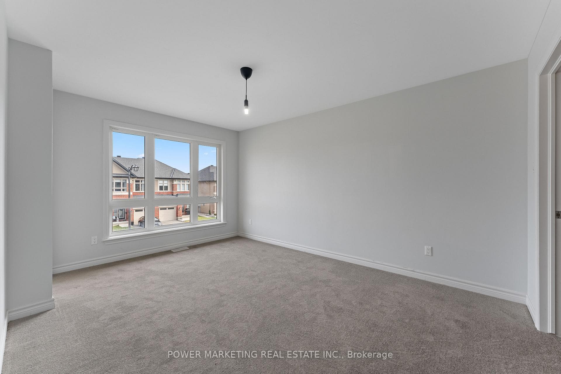 762 Cairn Crescent photo 14