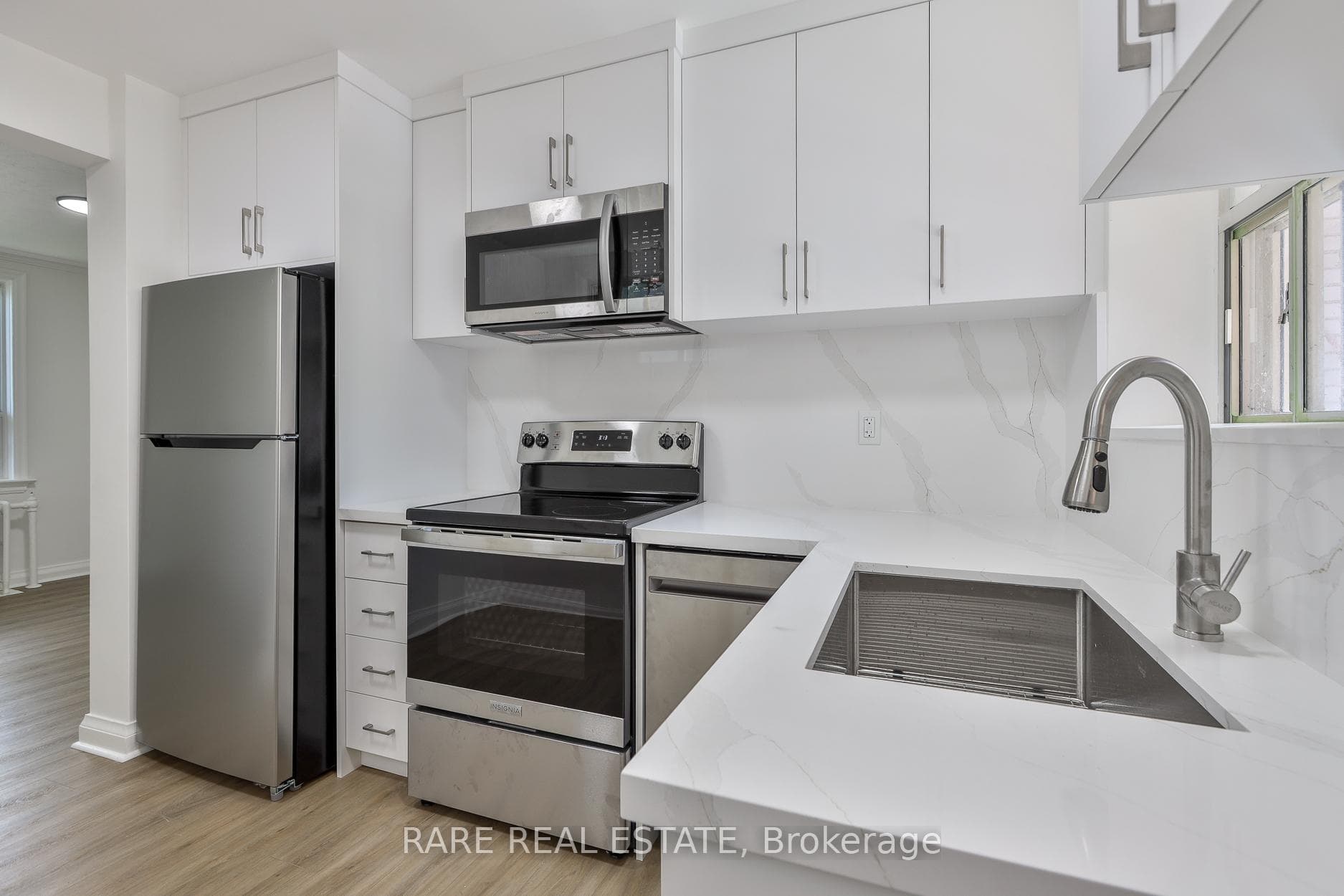 2367 1/2 Queen Street Unit B photo 11