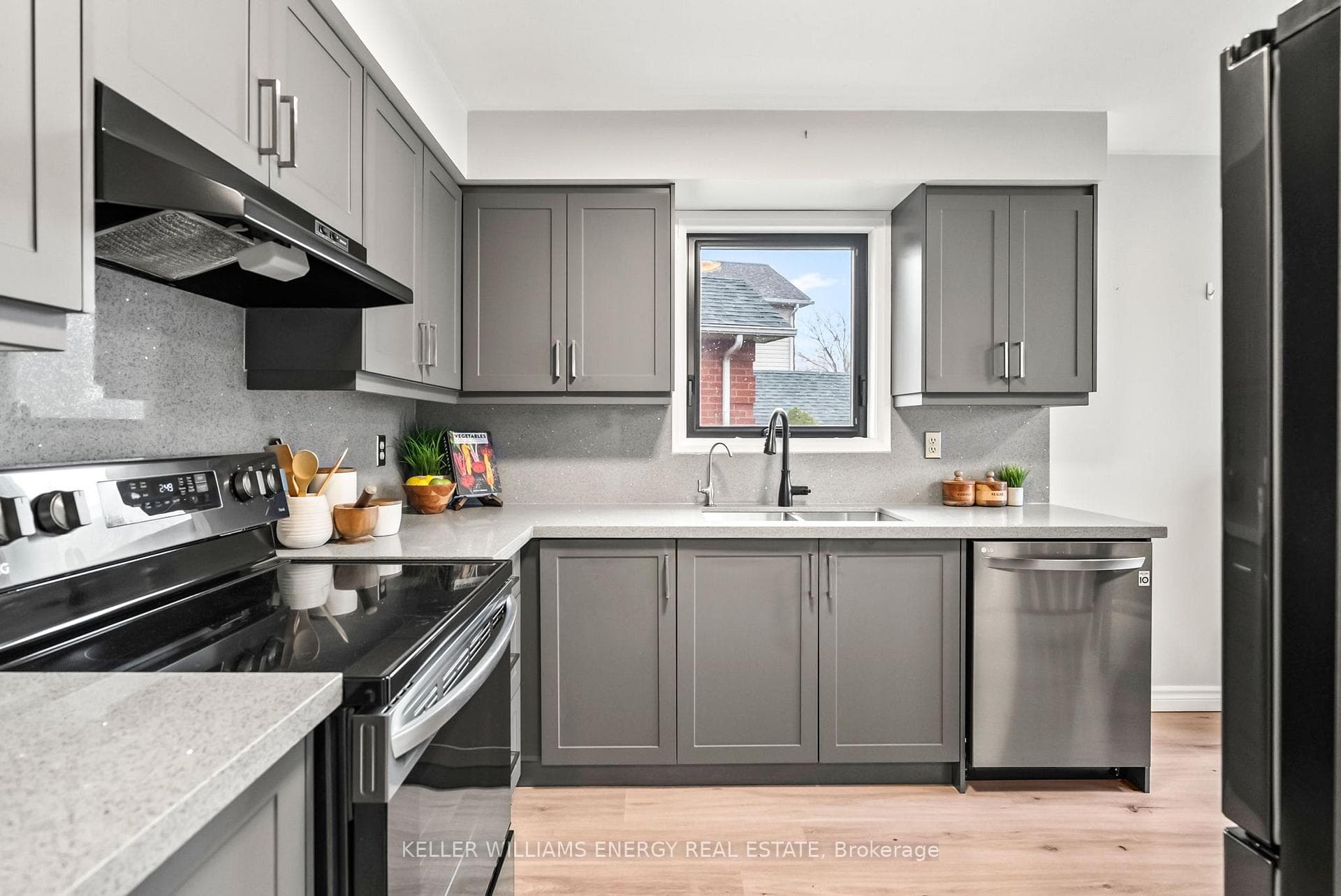 88 Farncomb Crescent photo 6