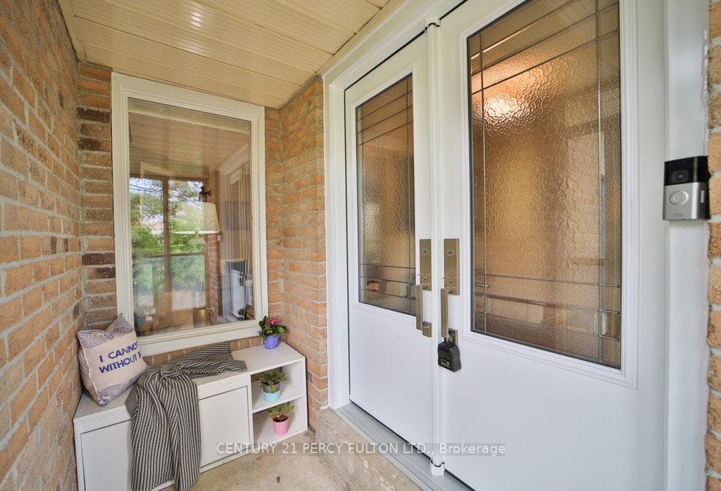 6117 Fullerton Crescent photo 4