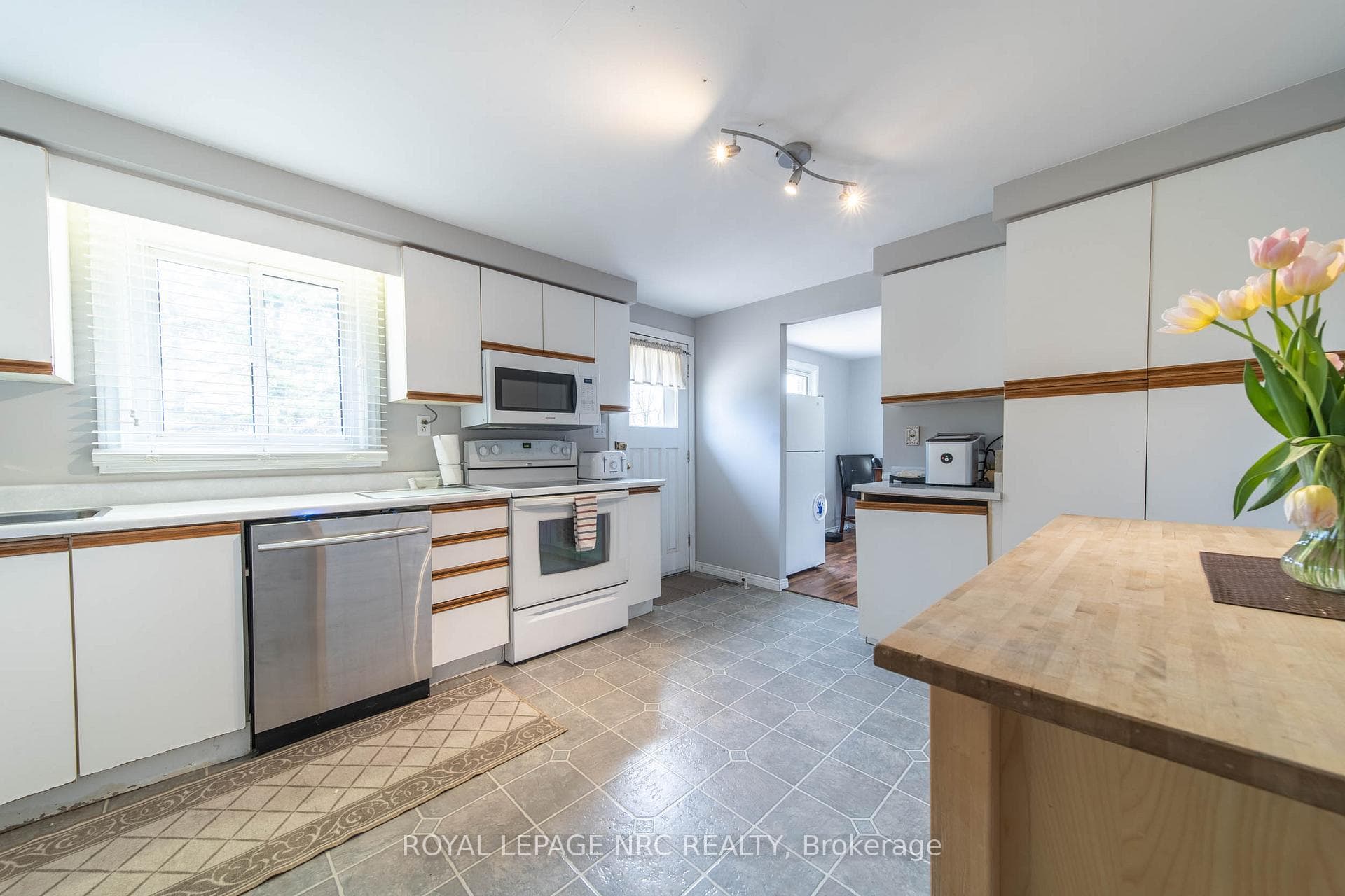 6130 Kalar Road photo 8