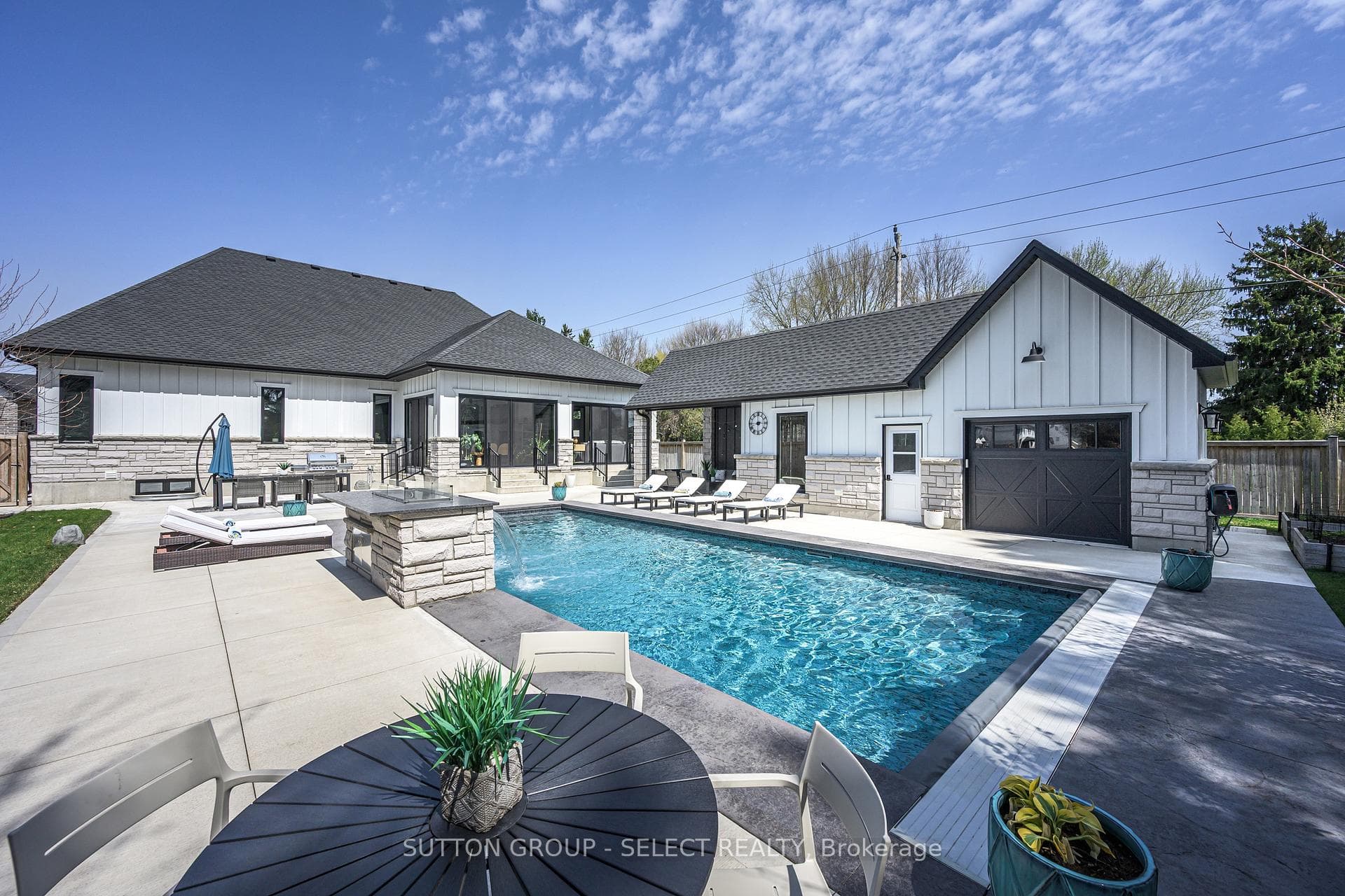 127 Optimist Drive photo 4