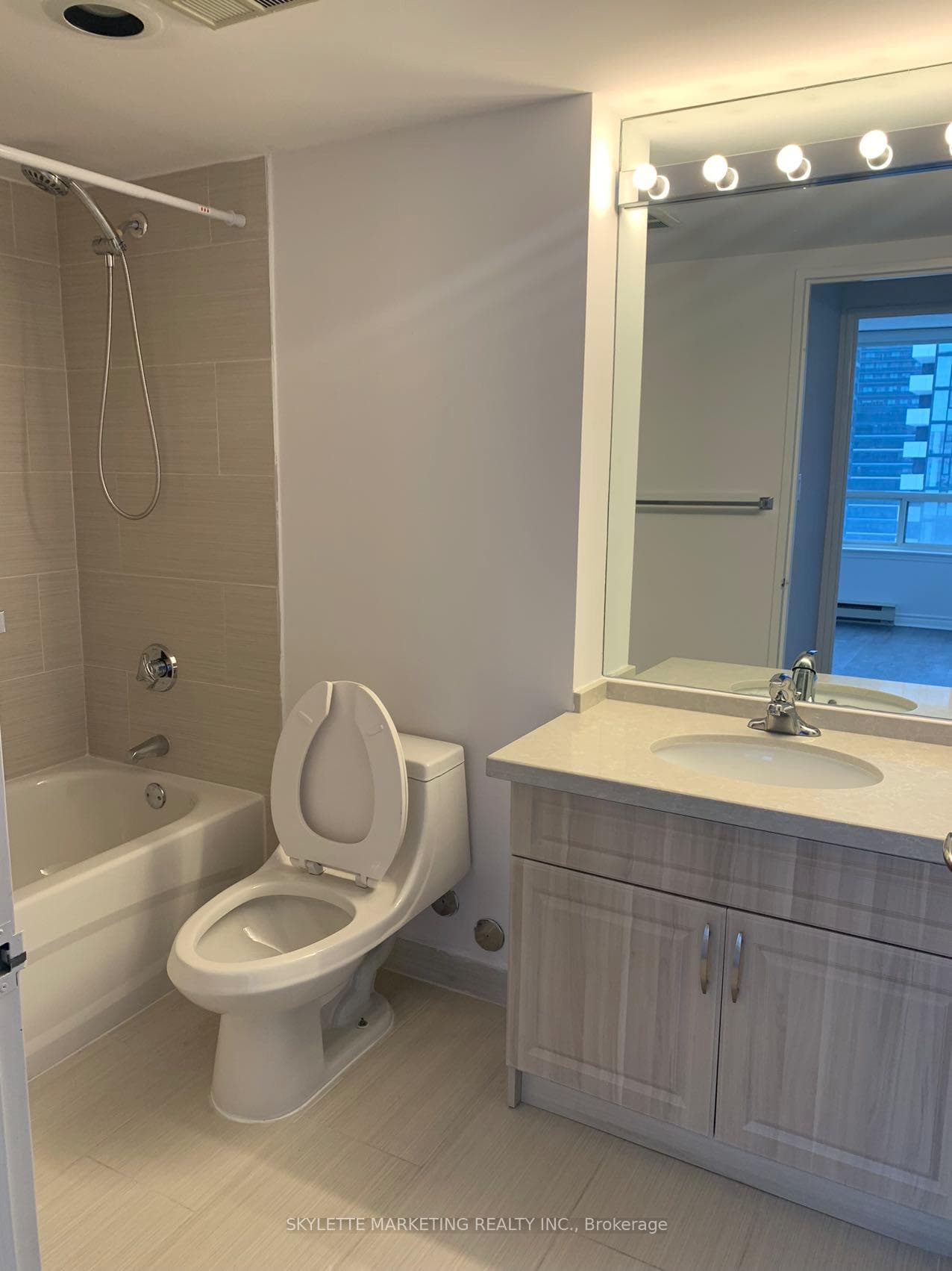 30 Greenfield Avenue Unit 1708 photo 8