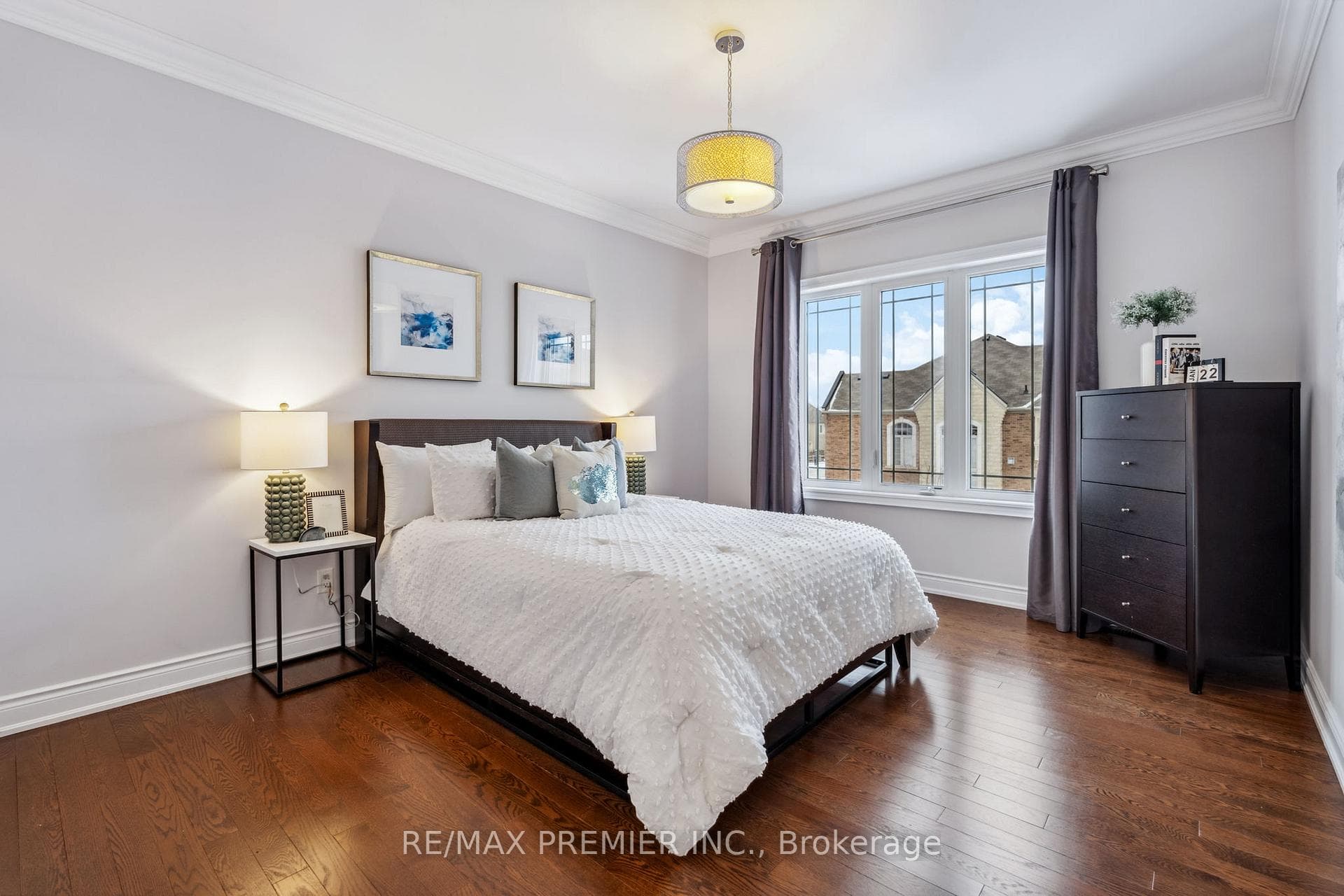 8 Heintzman Crescent photo 29