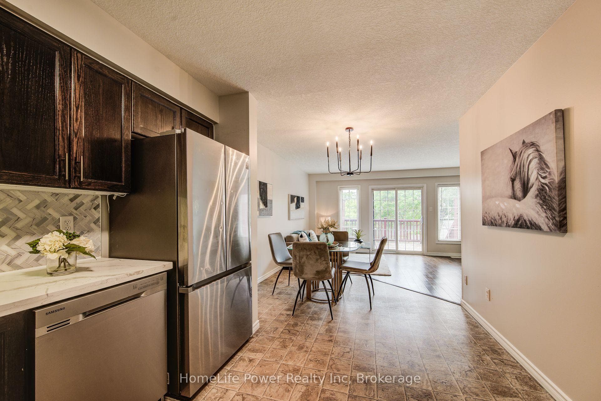 208 Featherstone Crescent photo 11