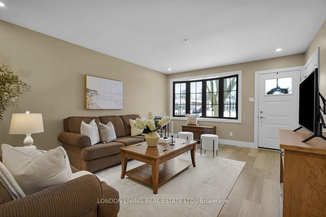 74 Jena Crescent photo 7