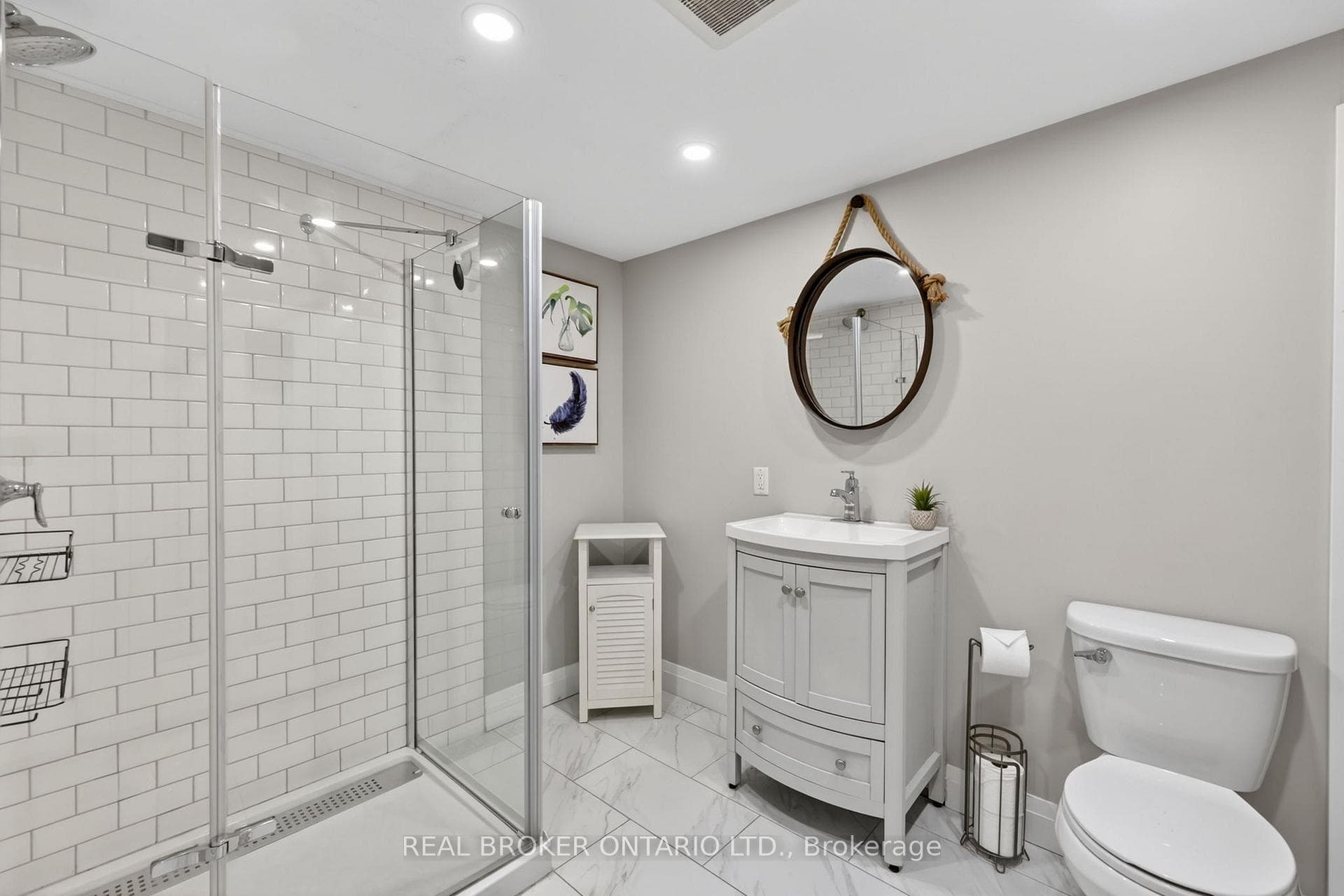 Large LL Full Bathroom with heated floor