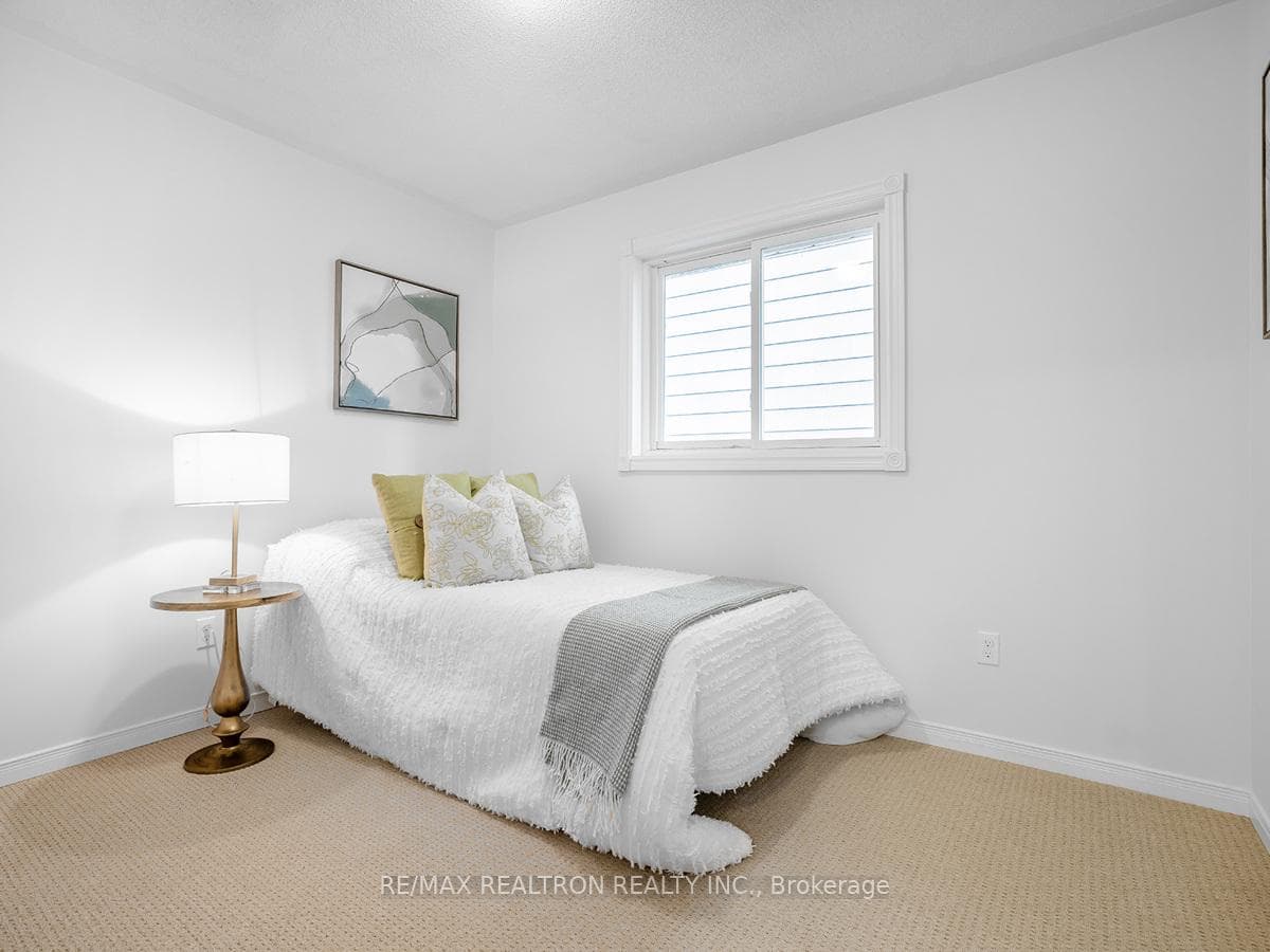 220 Elm Avenue photo 16
