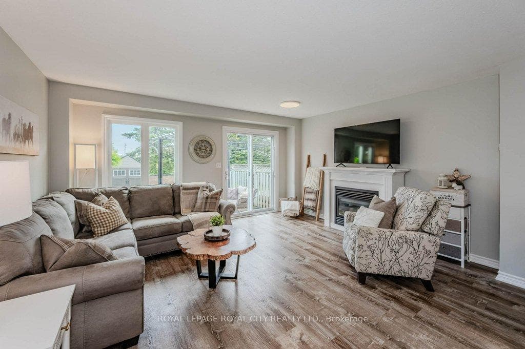 756 Darroch Way photo 5
