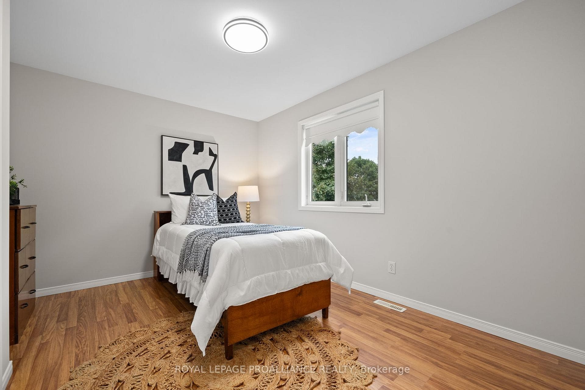 8 Linden Lane photo 42
