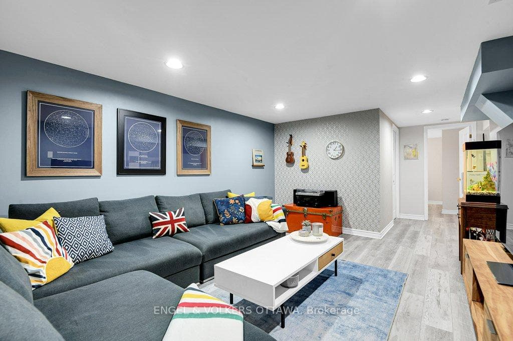 2565 Elmhurst Street photo 23