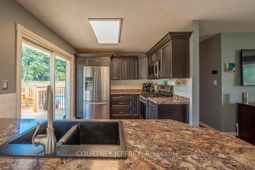68 Manvers Drive photo 4