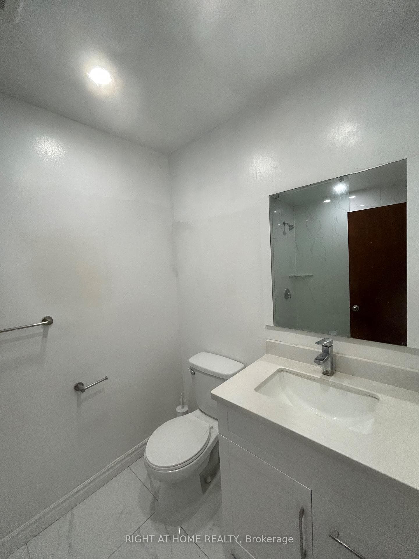 1010 Bloor Street photo 9