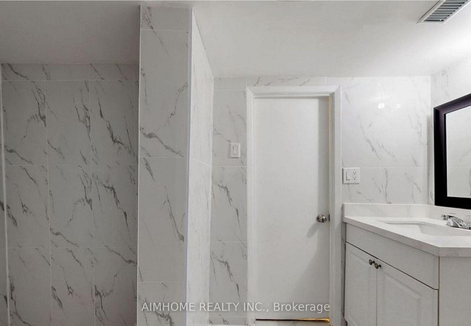 125 Roxanne Crescent photo 13