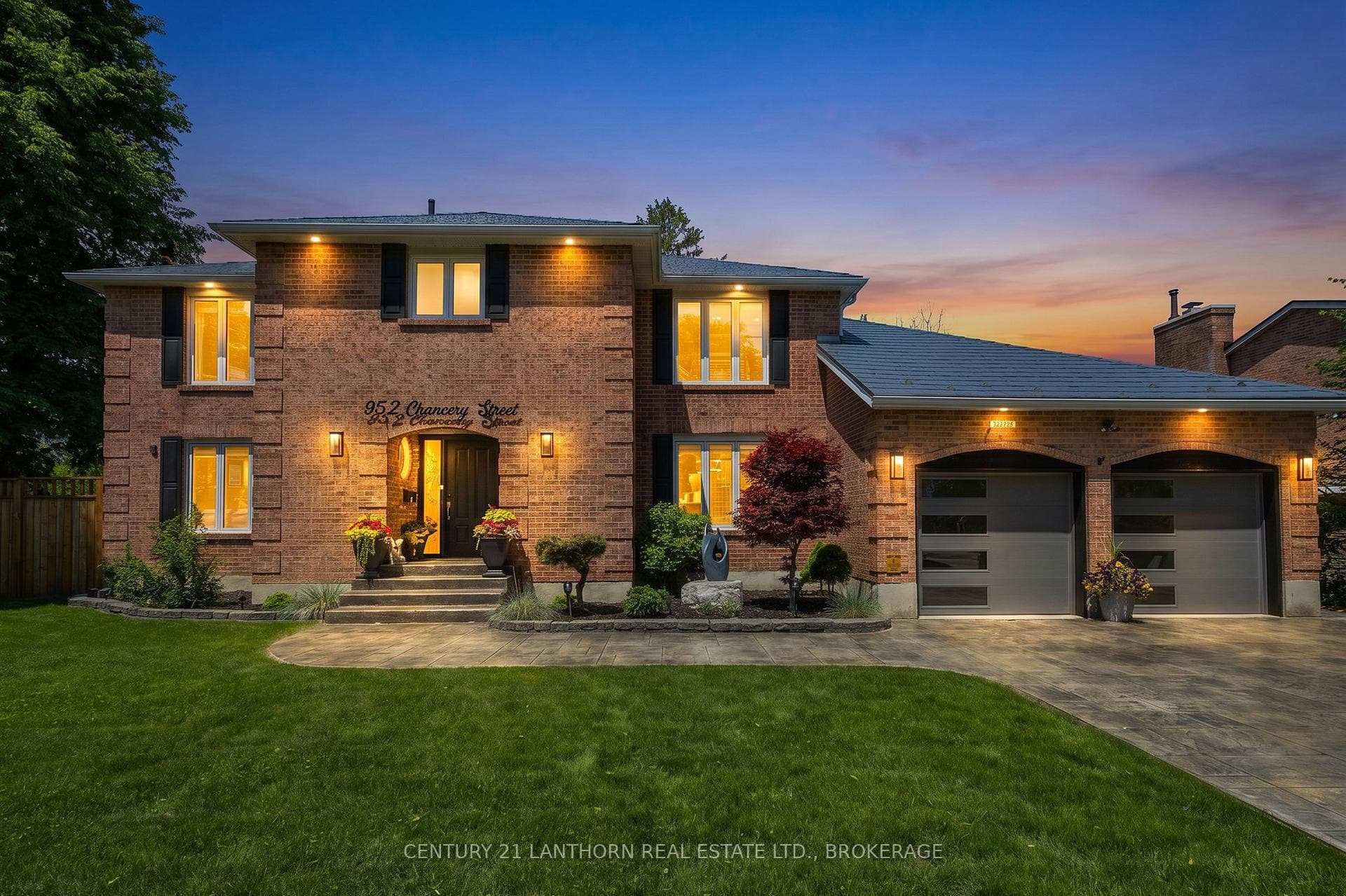 952 Chancery Street photo 2