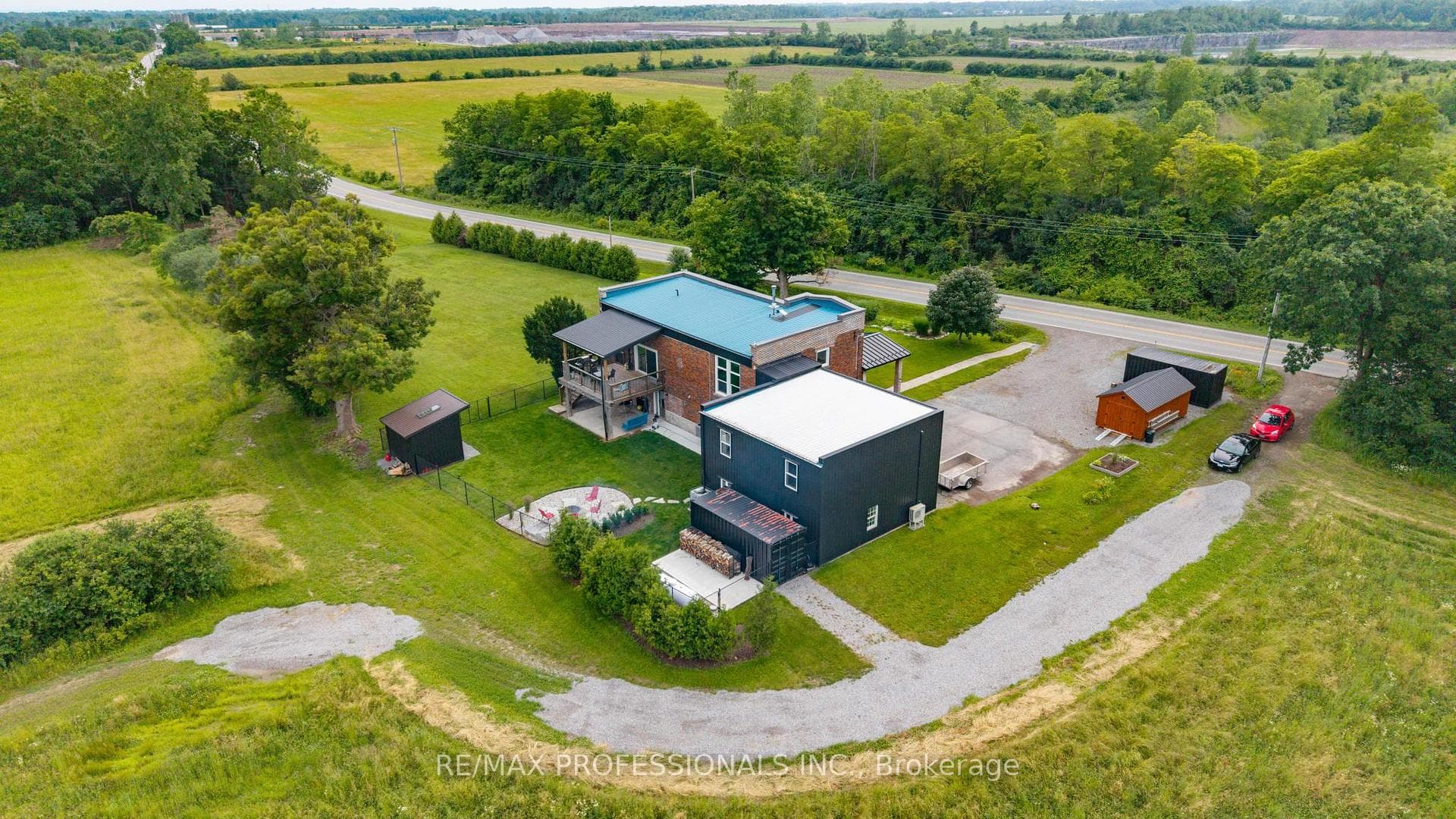 1744 Ridgemount Road photo 32