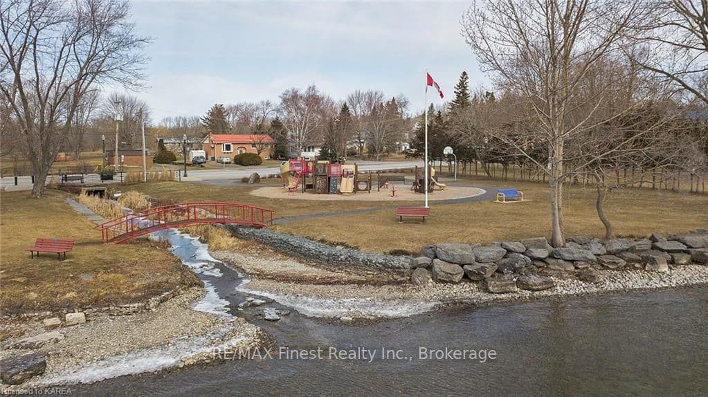 8 BURLEIGH Court photo 47