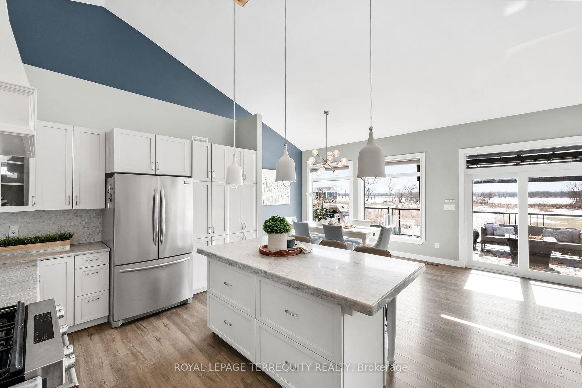571 Catchmore Road photo 12