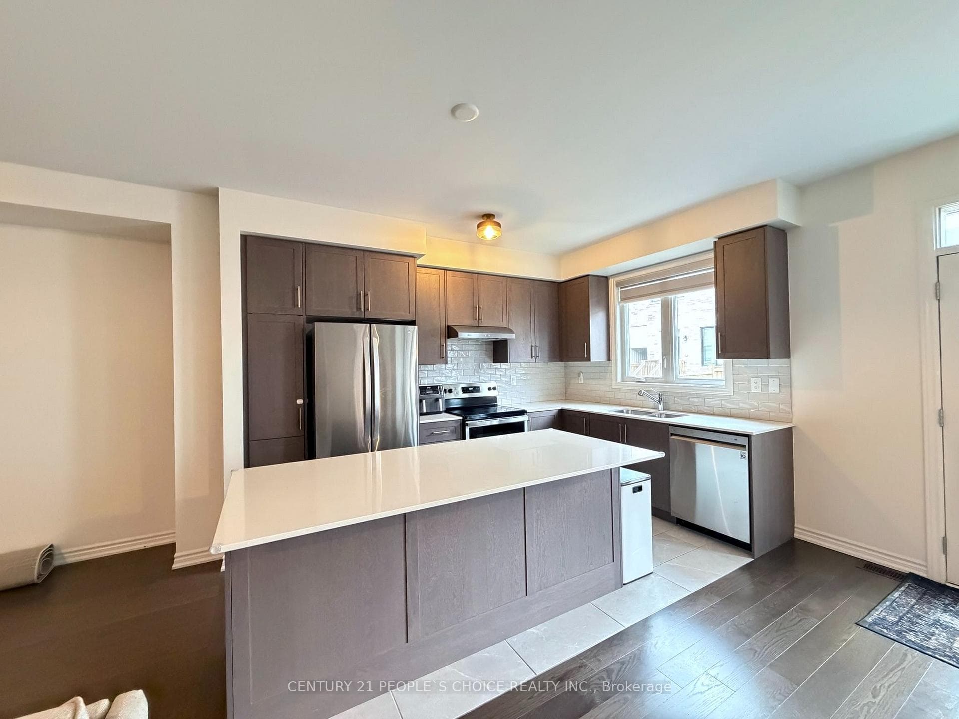 487 Bergamot Avenue photo 10