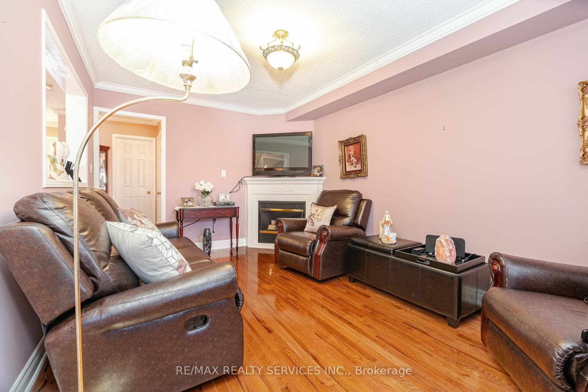 91 Hood Crescent photo 17