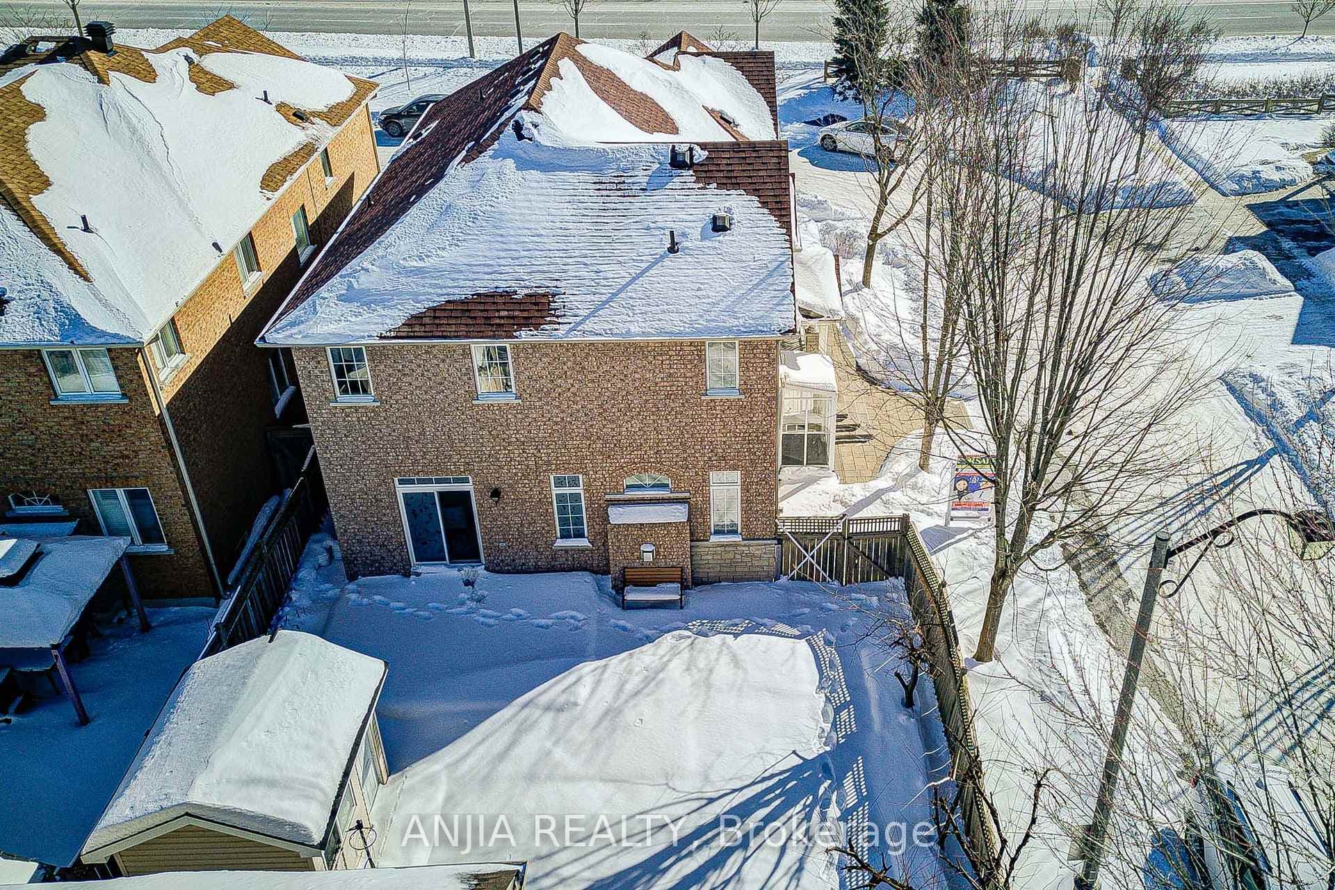 42 Reginald Lamb Crescent photo 47
