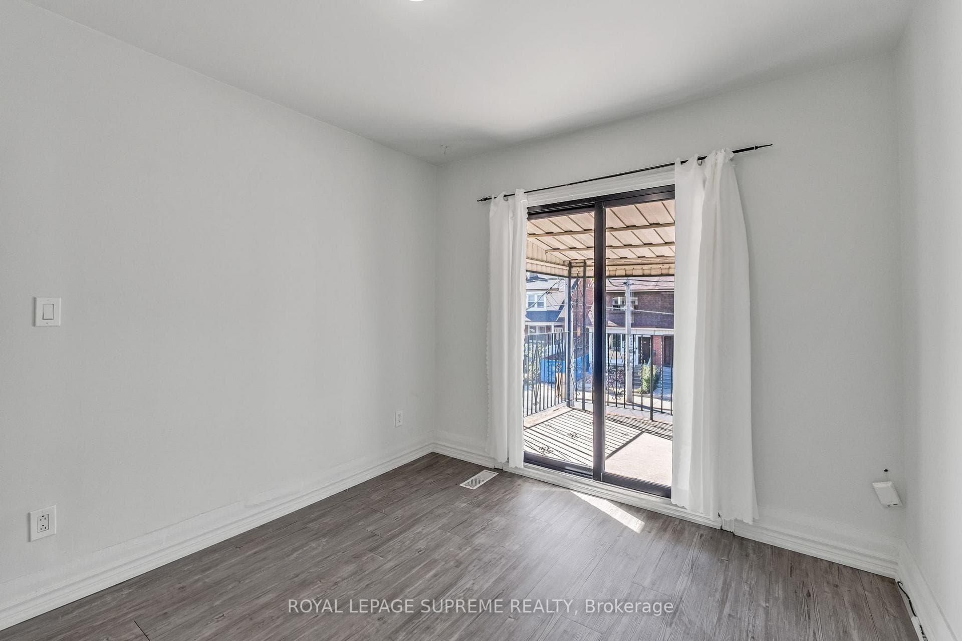 1837 Dufferin Street photo 13
