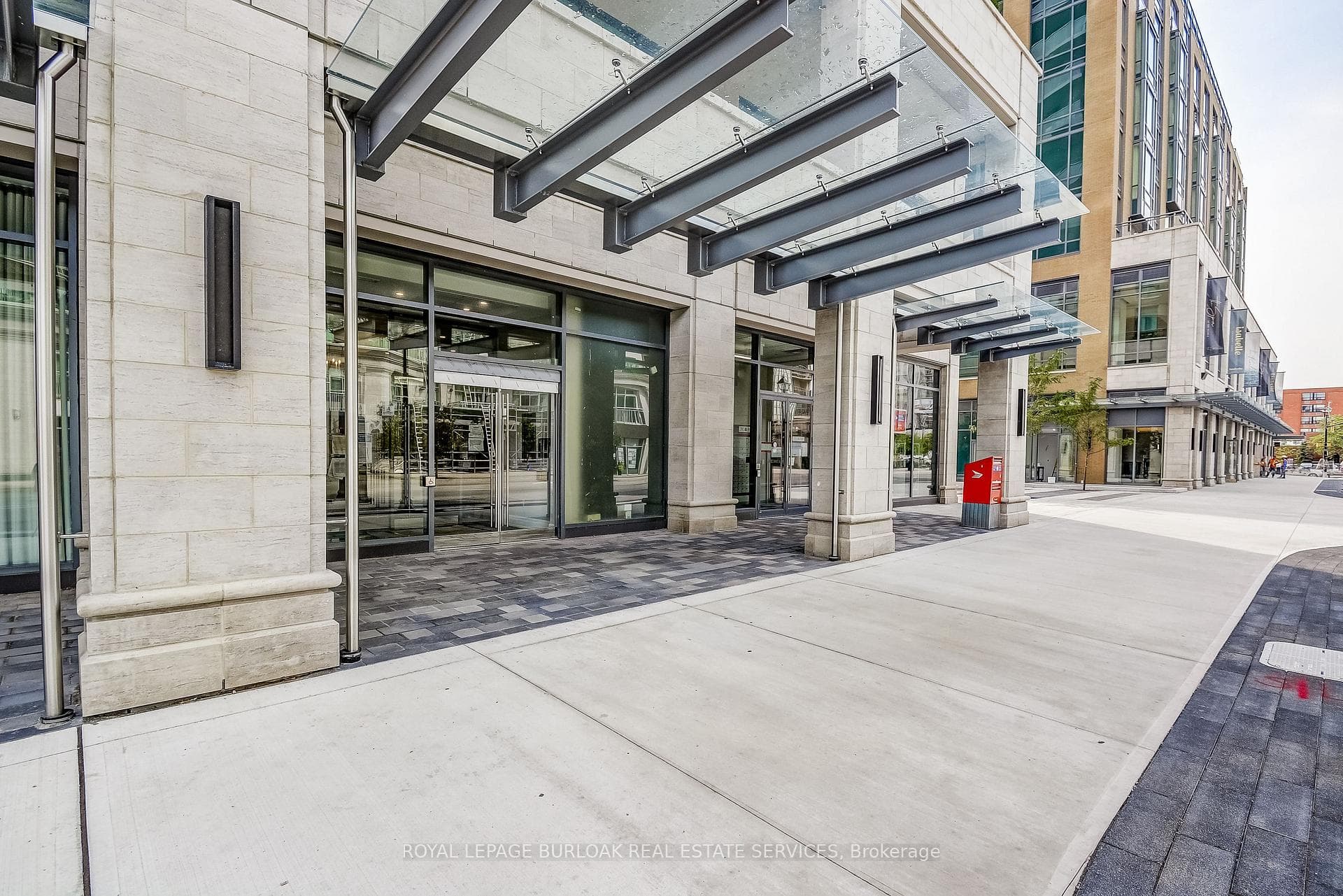 2060 Lakeshore Road Unit 305 photo 4