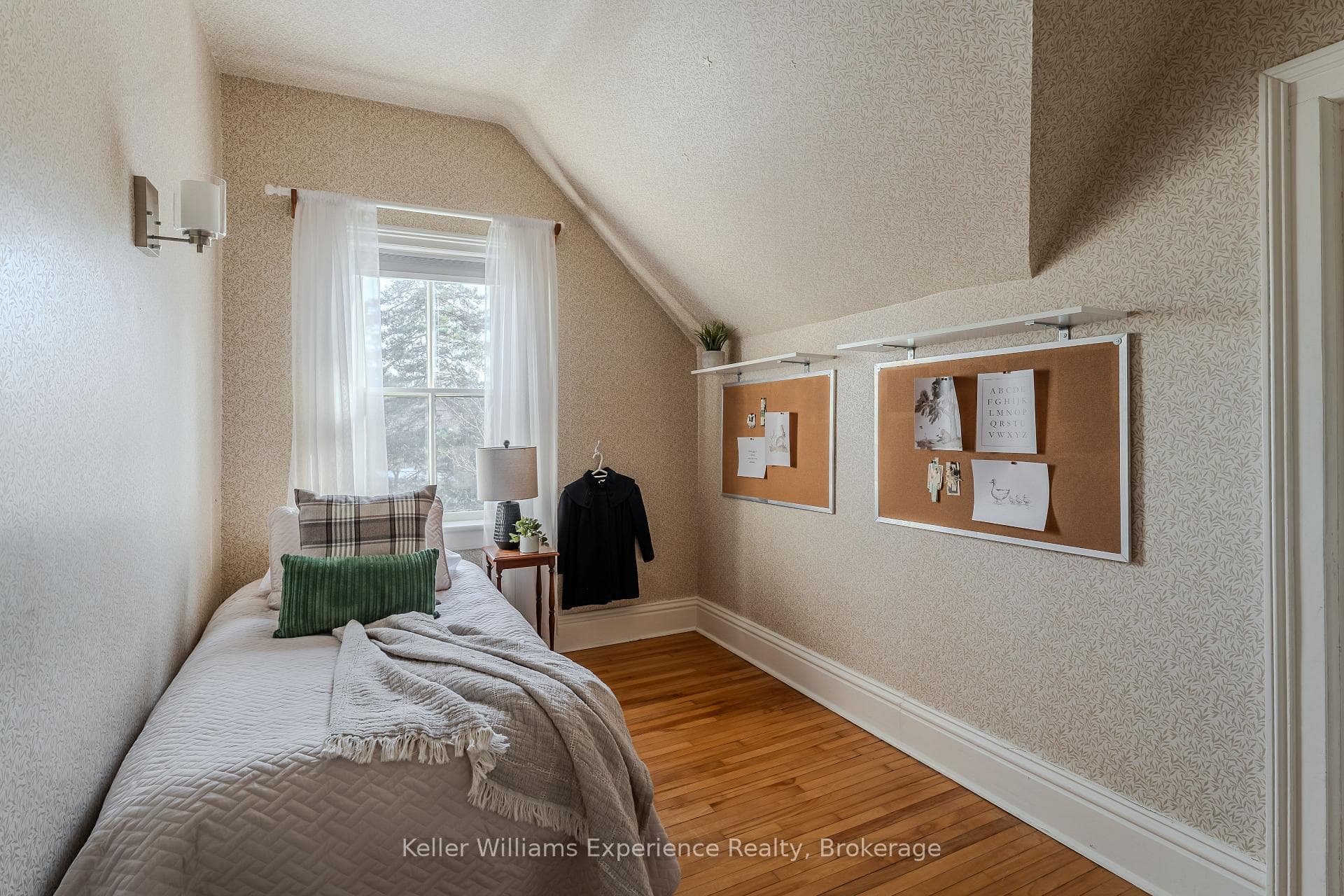 Fourth bedroom makes wonderful use of its position