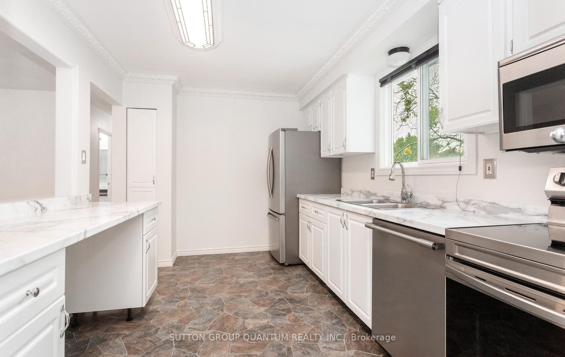 2363 Holyhead Drive photo 15