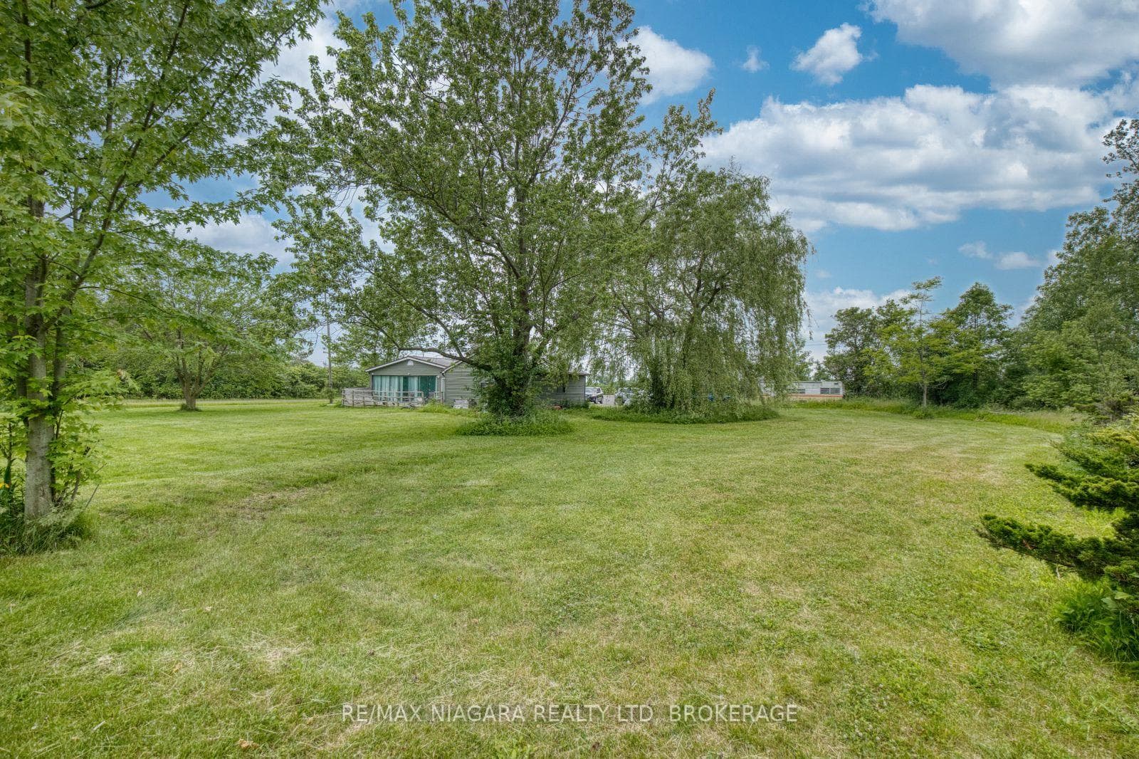1674 Ridgemount Road photo 6