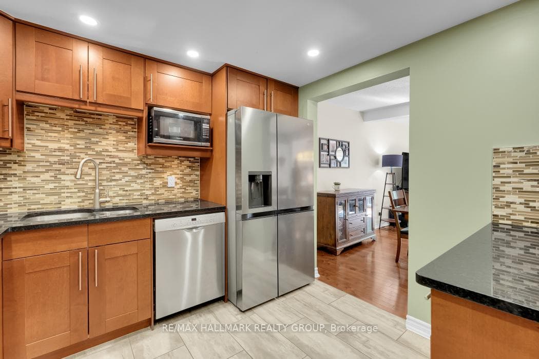 Gorgeous tile backsplash.