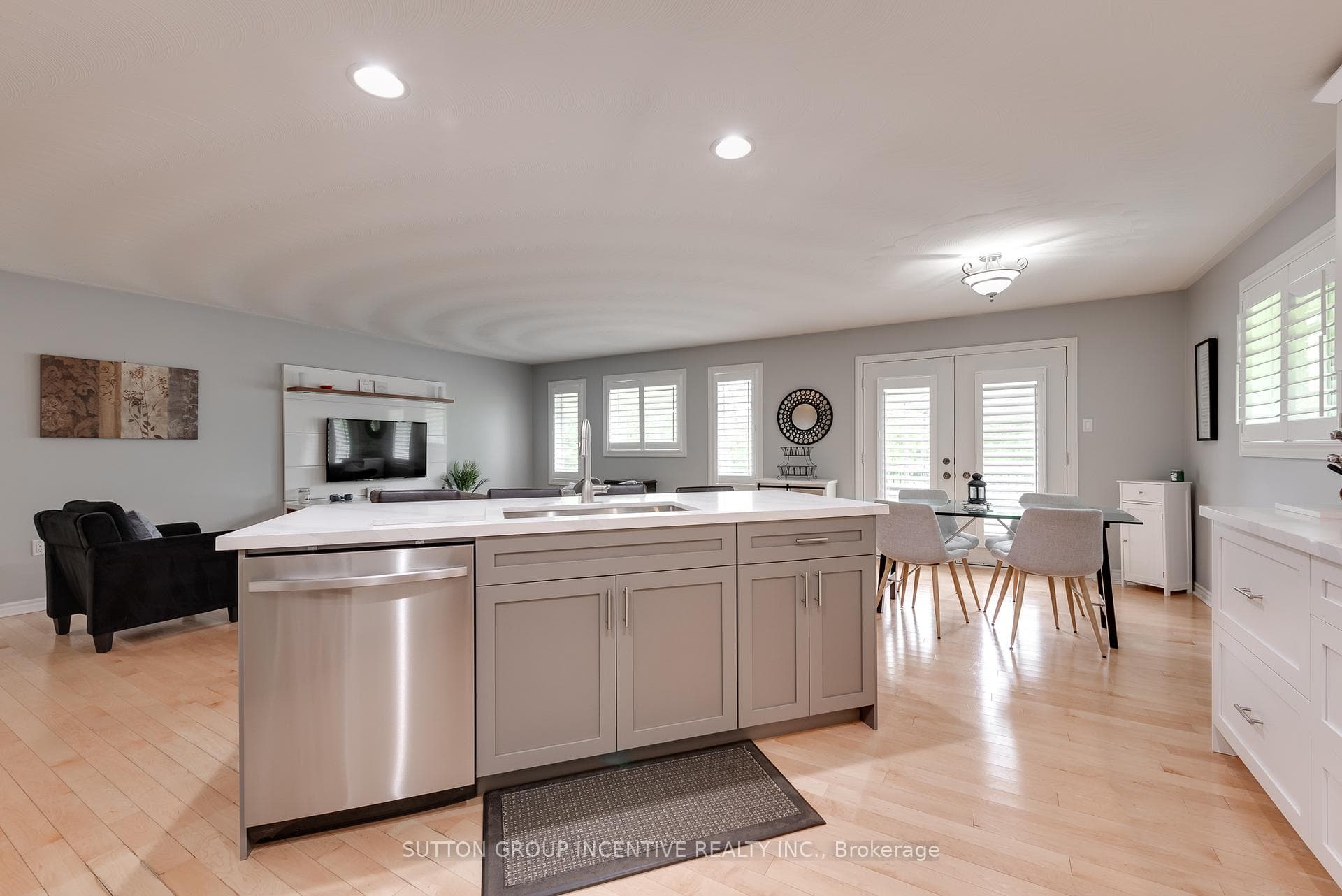 110 Lakeshore Road photo 25