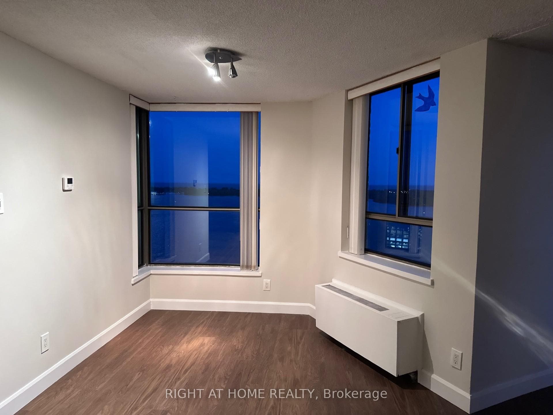 260 Queens Quay Unit 2502 photo 4