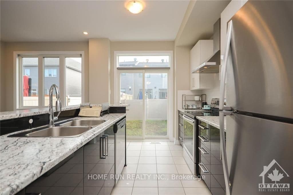 617 LAURALEAF Crescent photo 7