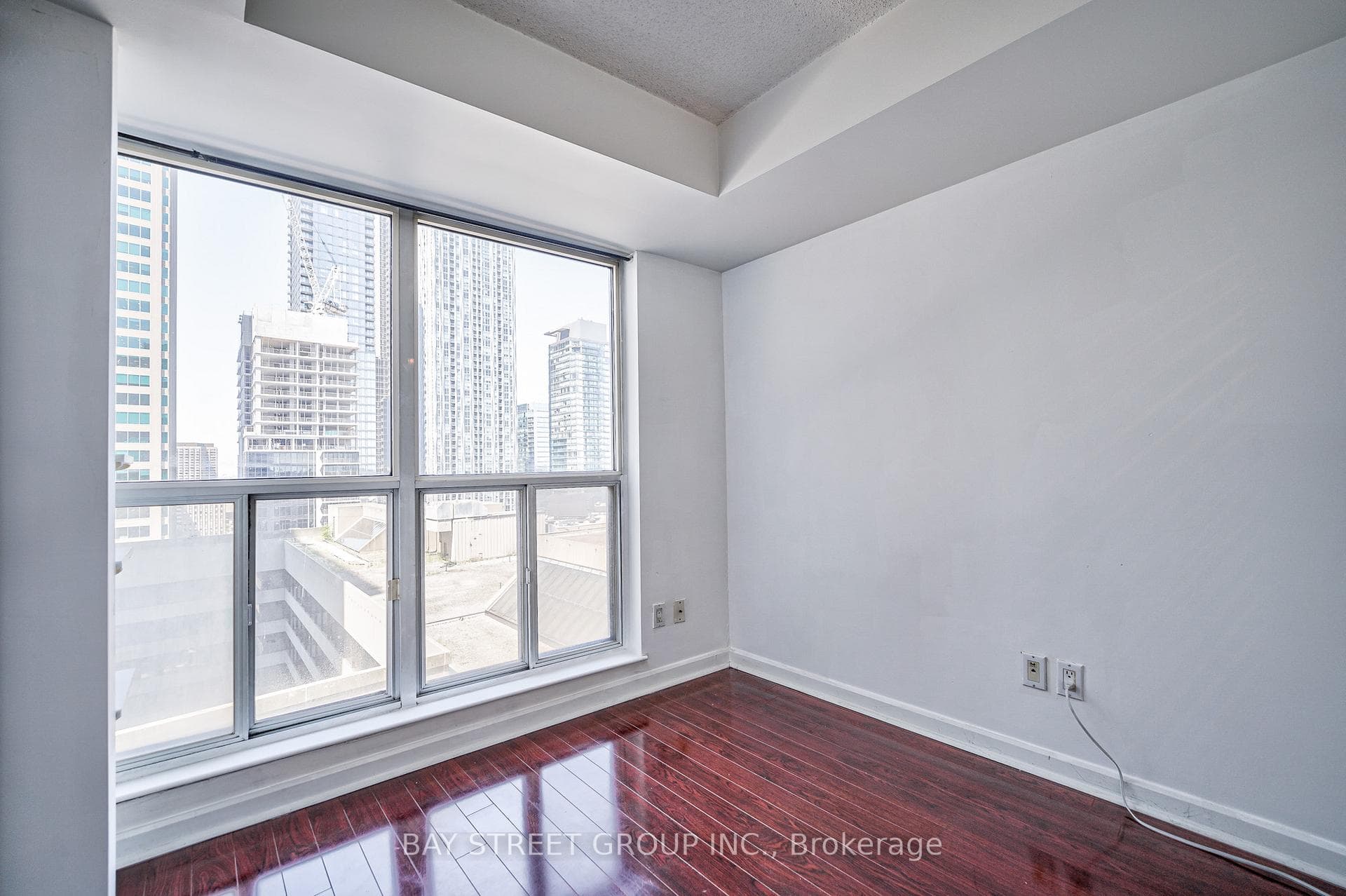 8 Park Road Unit 2016 photo 17