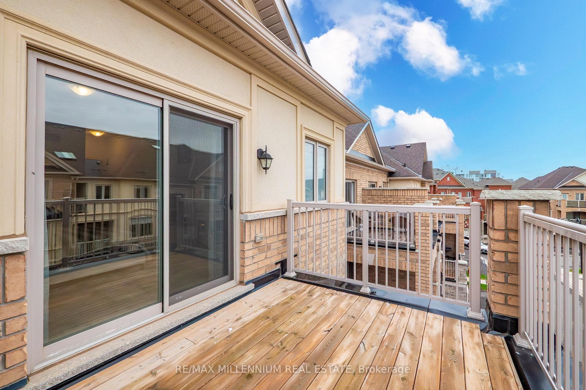 505 Dundas Street photo 45