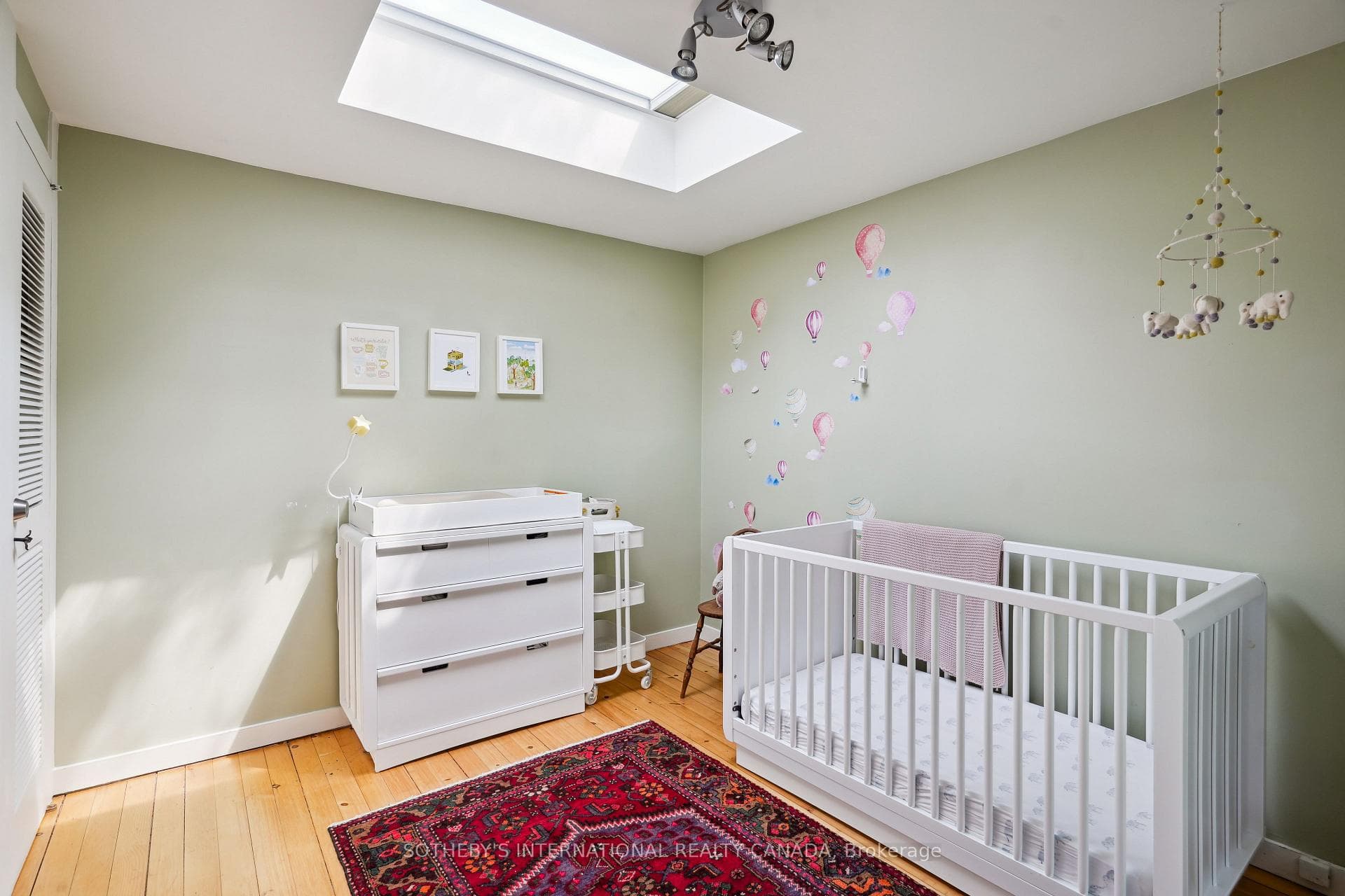 384 1/2 Sumach Street photo 21