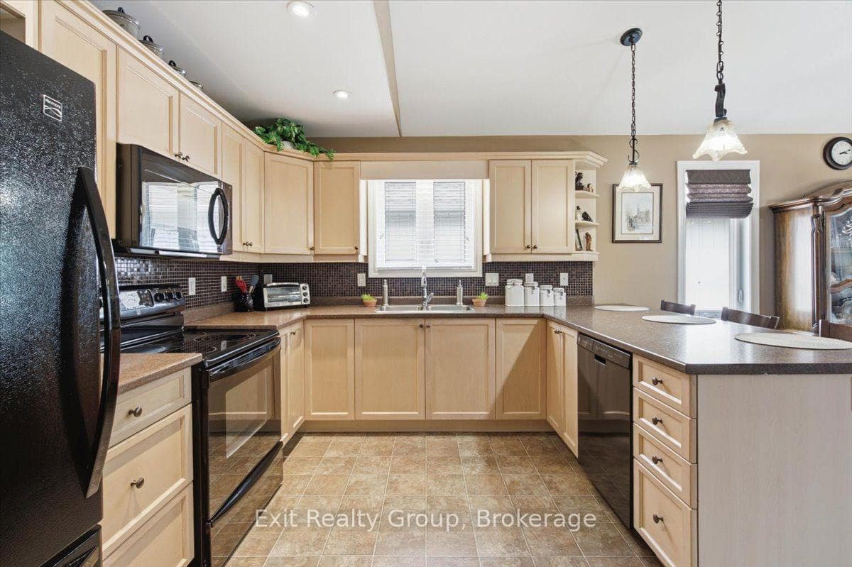 267 Raglan Street photo 13
