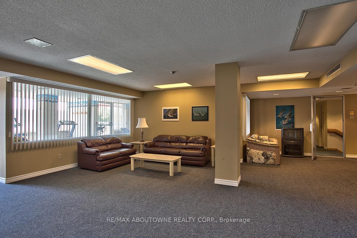 100 Bronte Road Unit 407 photo 27